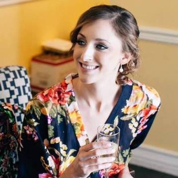 Meet your Posher, Cynthia - Picture 1 of 1